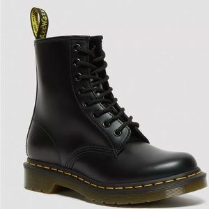 1460 Smooth Leather Lace Up Dr. Martens